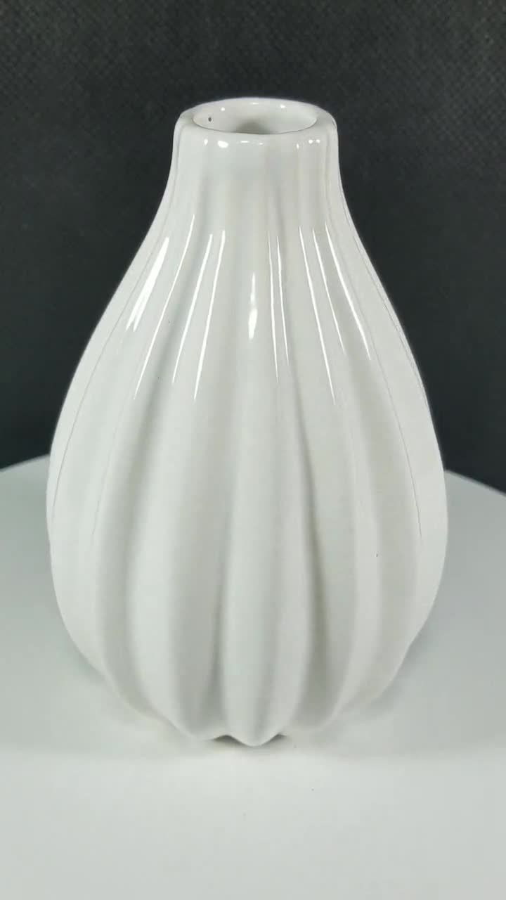 H 4.75 in Vintage Design Collectible White Ceramic Vase Mini Bud Flower Vase 