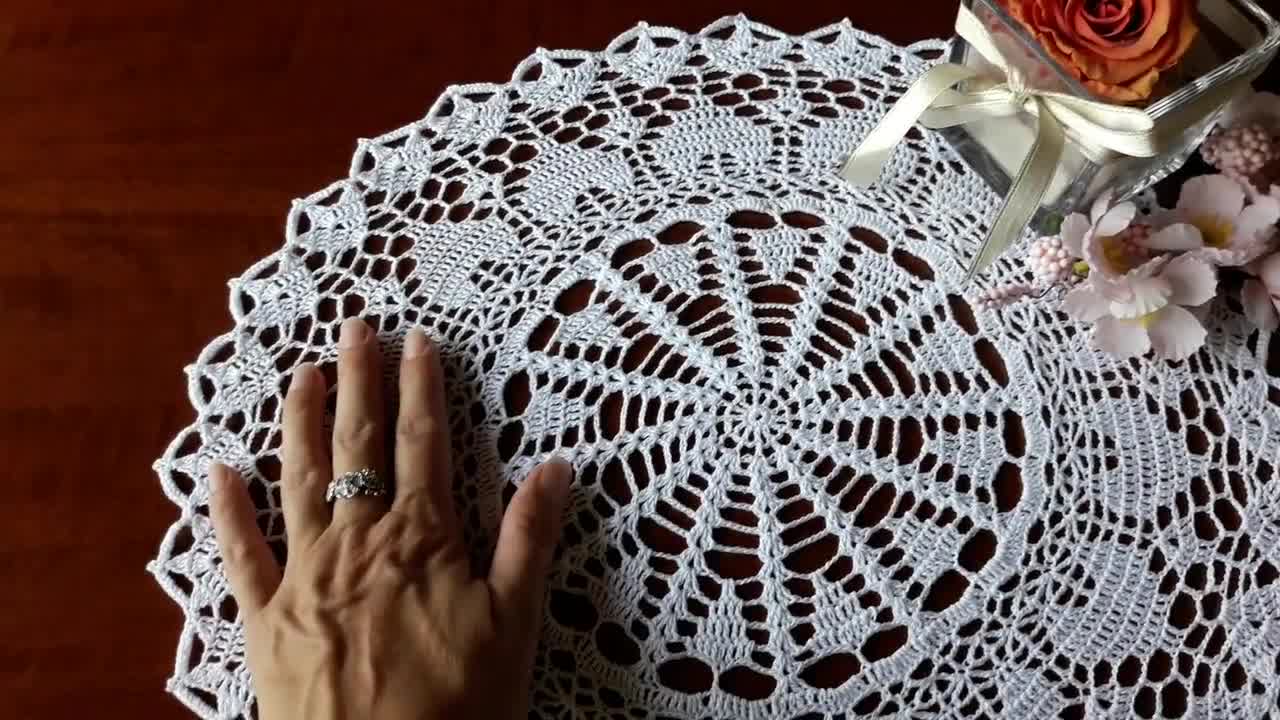 Pretty Flower Embroidery Hand Crochet Lace Heart Shape Cotton White Doily DIY L 