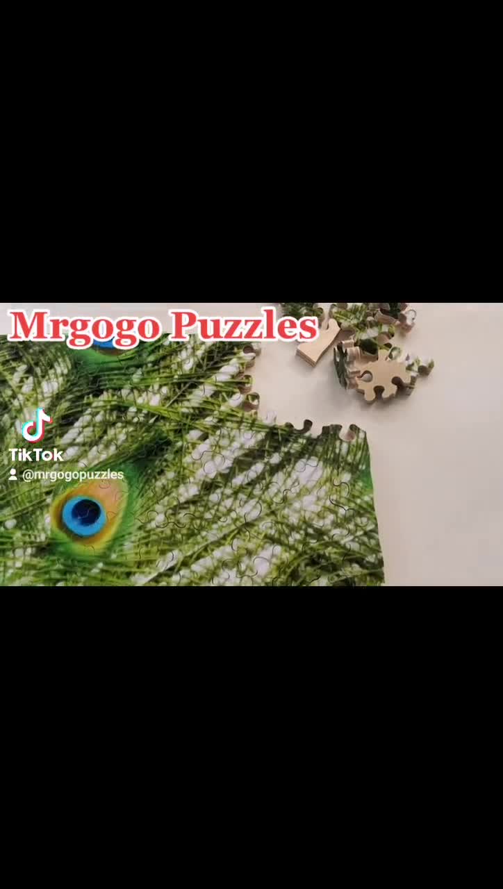 New Hand Cut Wooden Jigsaw Puzzle "The Green Peacock"in Wooden Box 
