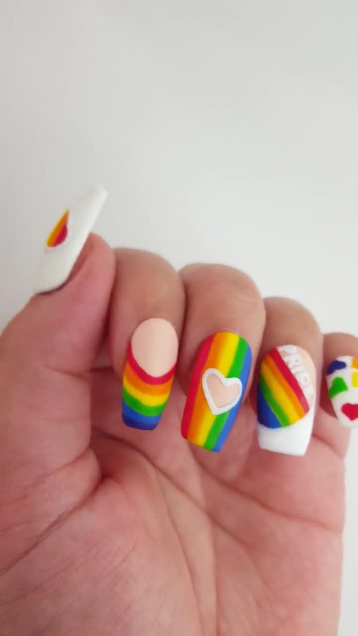 Juego de prensa Pride LGBT pintada a mano Glue On nails - Etsy España