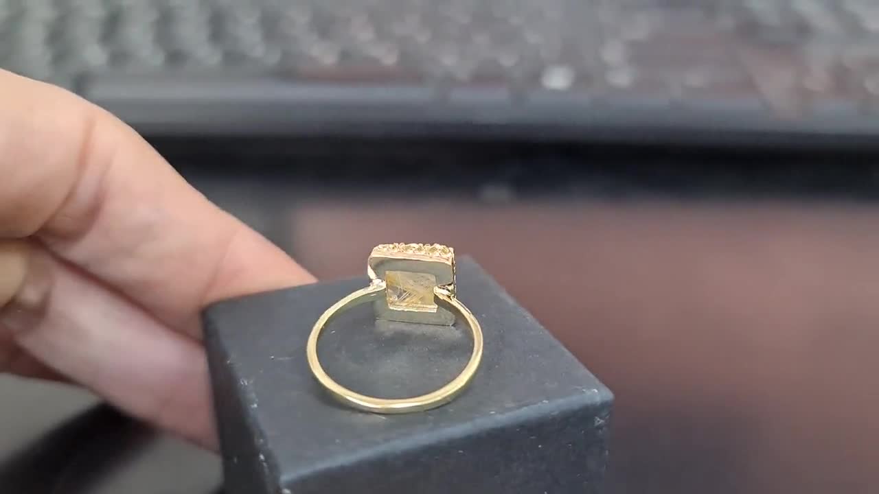 fancy ring rutilated kwarts ring Sieraden Ringen Enkele ringen Vierkante ring delicate ring rutilated kwarts ring statement ring gouden ring vintage ring 