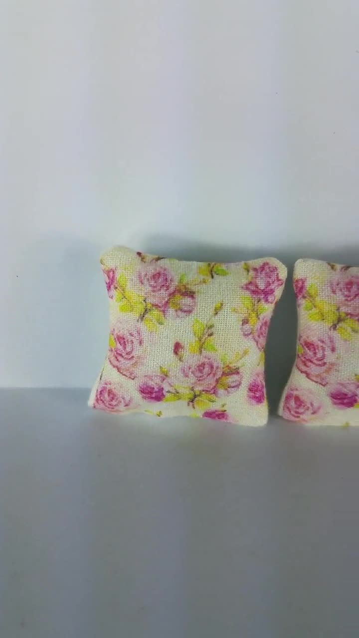 Miniature Ruby Red Roses on White Decorative Throw Pillows Dollhouse Diggs 1:12 