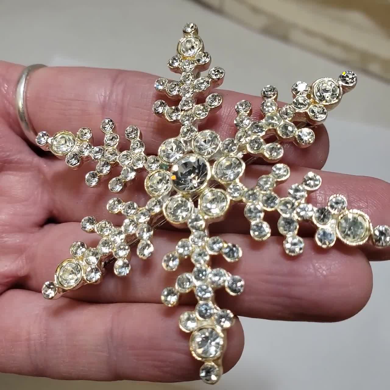 Beautiful Austrian Crystal 'Snowflake' Brooch In Silver    017 uk seller 