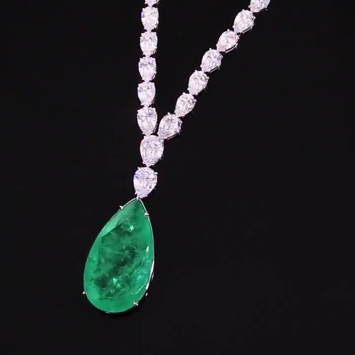 julia roberts emerald necklace