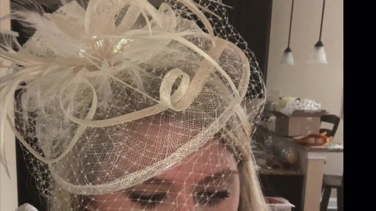 Gris Argent Plume Mariage de Mariée Cheveux Ascot Hat Hatinator Feather Prom Lot