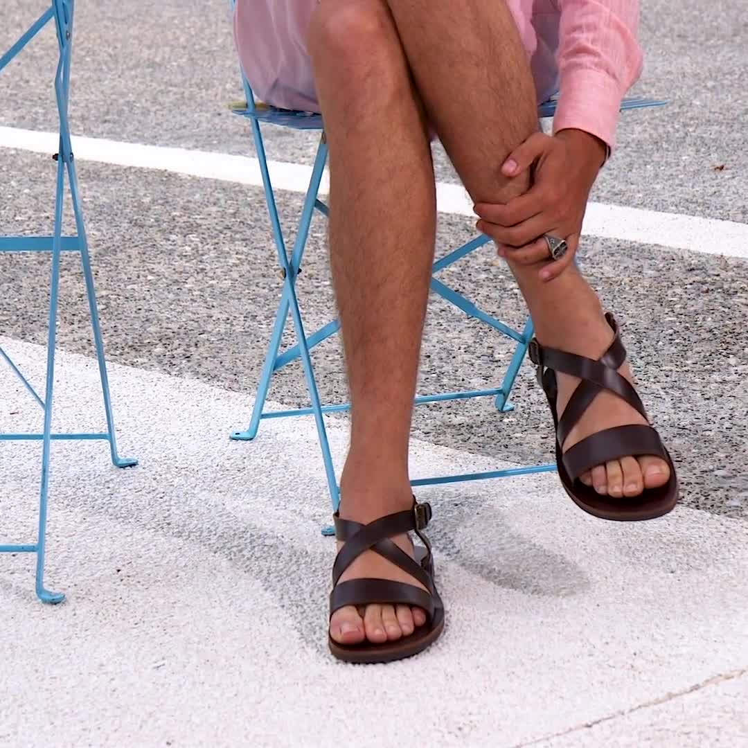 Schoenen Herenschoenen sandalen Slides Donkerbruine lederen teenring sandalen voor mannen met verstelbare gesp riem Griekse Gladiator Strappy mannen slide sandalen zomerschoenen voor mannen 