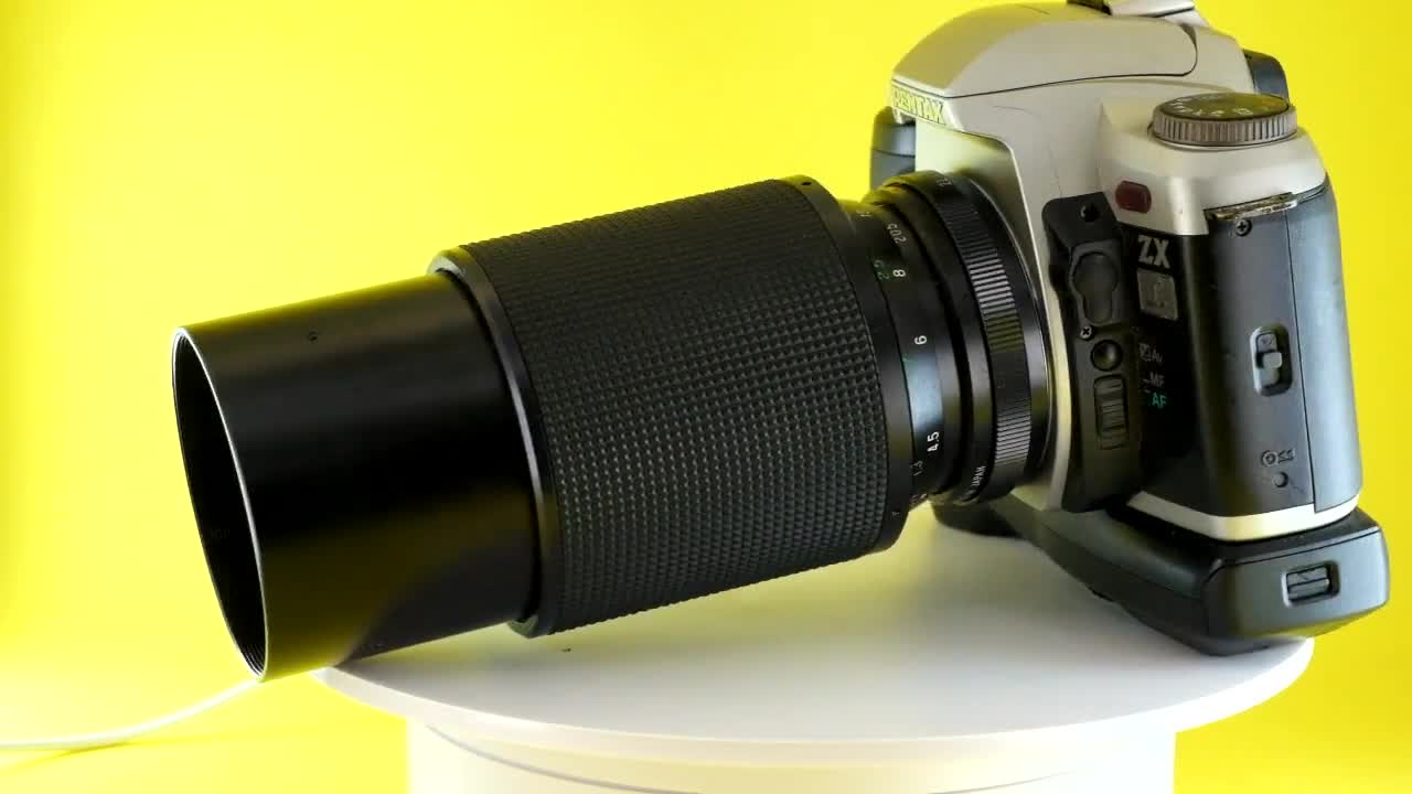 Pentax ZX-L W Battery Grip 35mm Film Camera Kit