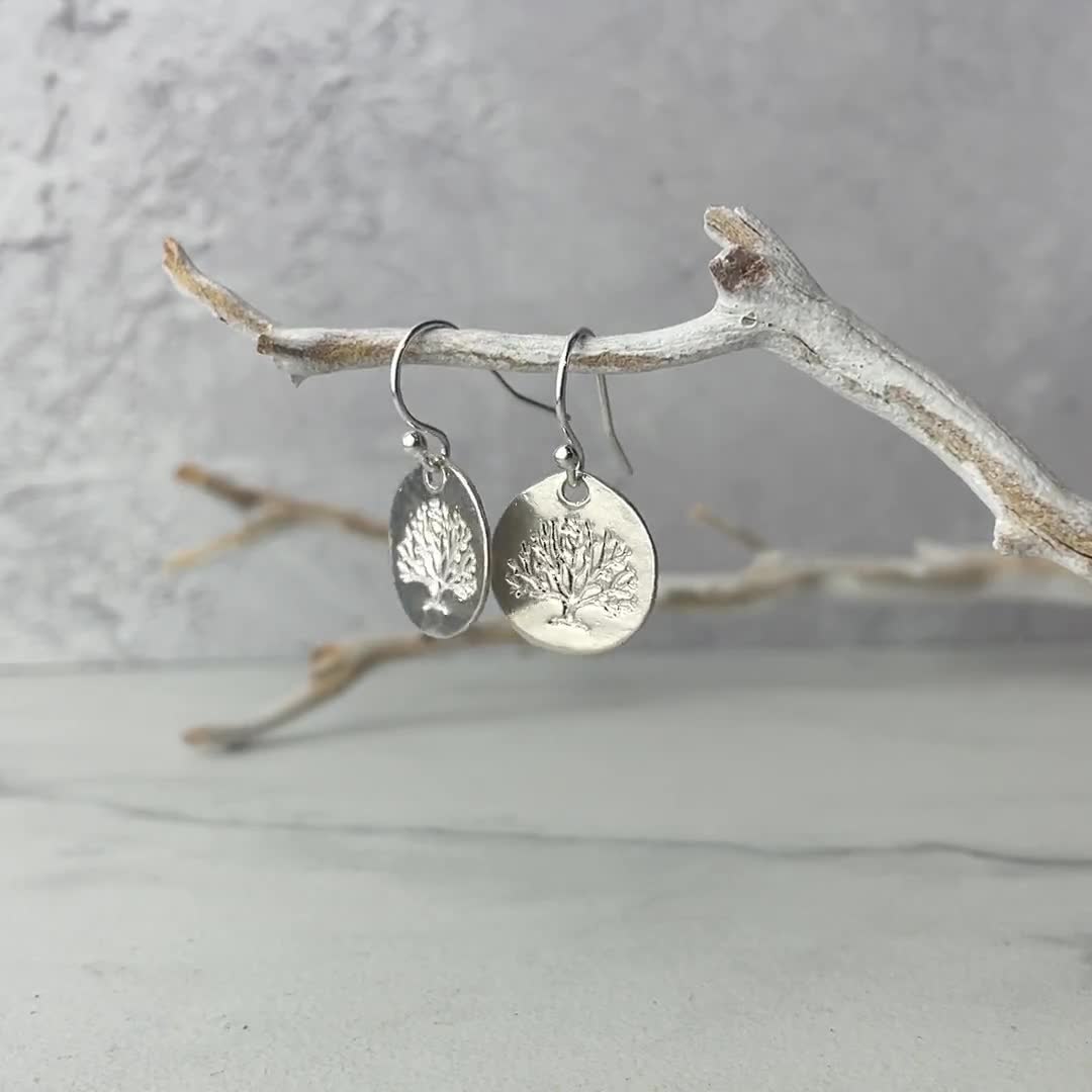 Tiny Wildflower Sterling Silver Earrings • Small Dainty Minimalist Nature Dangle Earrings • Hand Stamped Jewelry by Burnish Sieraden Oorbellen Oorbellen & druppelhangers 