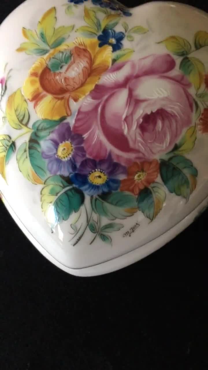 Signed By Artist on Top 4-34 x 4-34 X 2-58 Part Printed Castelware Porcelain Limoges Dresser Box Heart Shaped Part Hand Painted