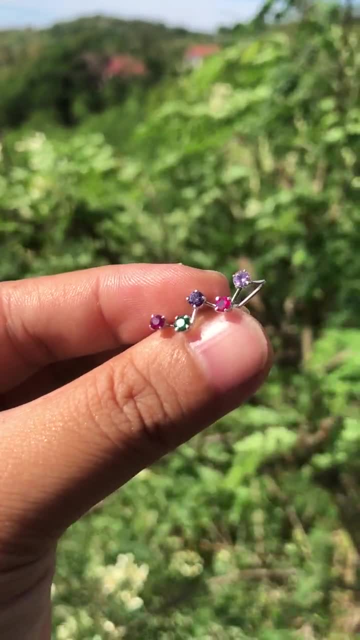 red queen earrings