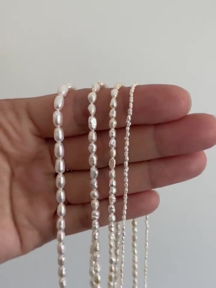 Sporty & Rich Halskette mit Perlen in Weiß Damen Halsketten Sporty & Rich Halsketten 