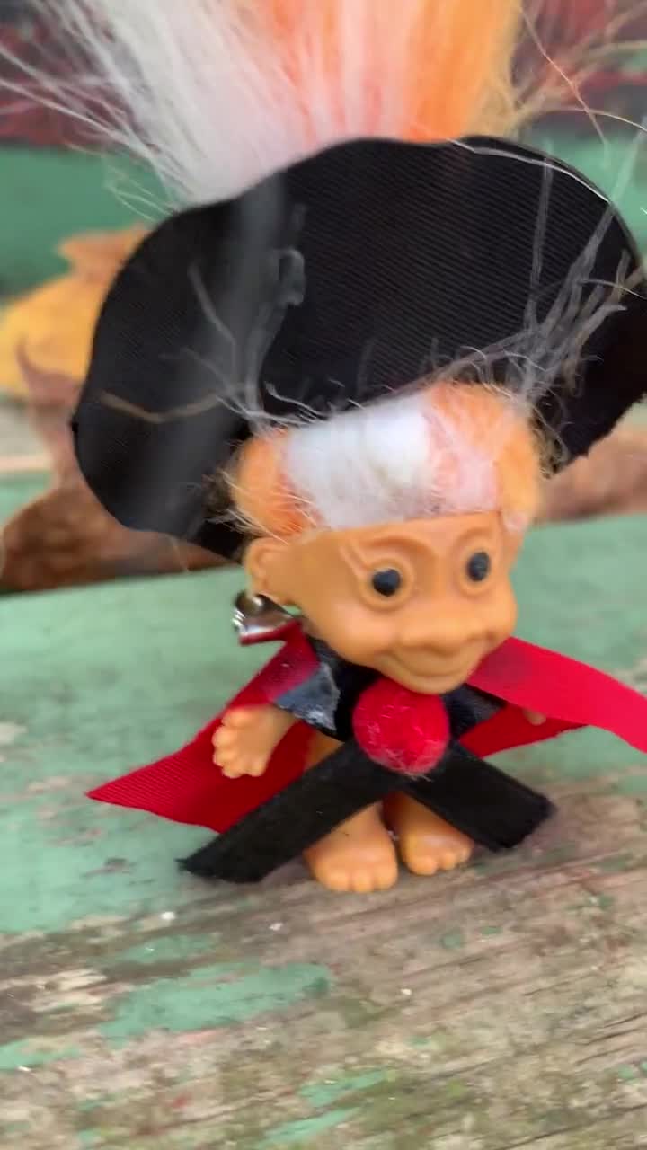 Dolls & Action Figures Toys & Games Vintage Russ Troll Doll Pin Brooch  Halloween Orange White Hair Vampire Cape hamaguri.co.jp