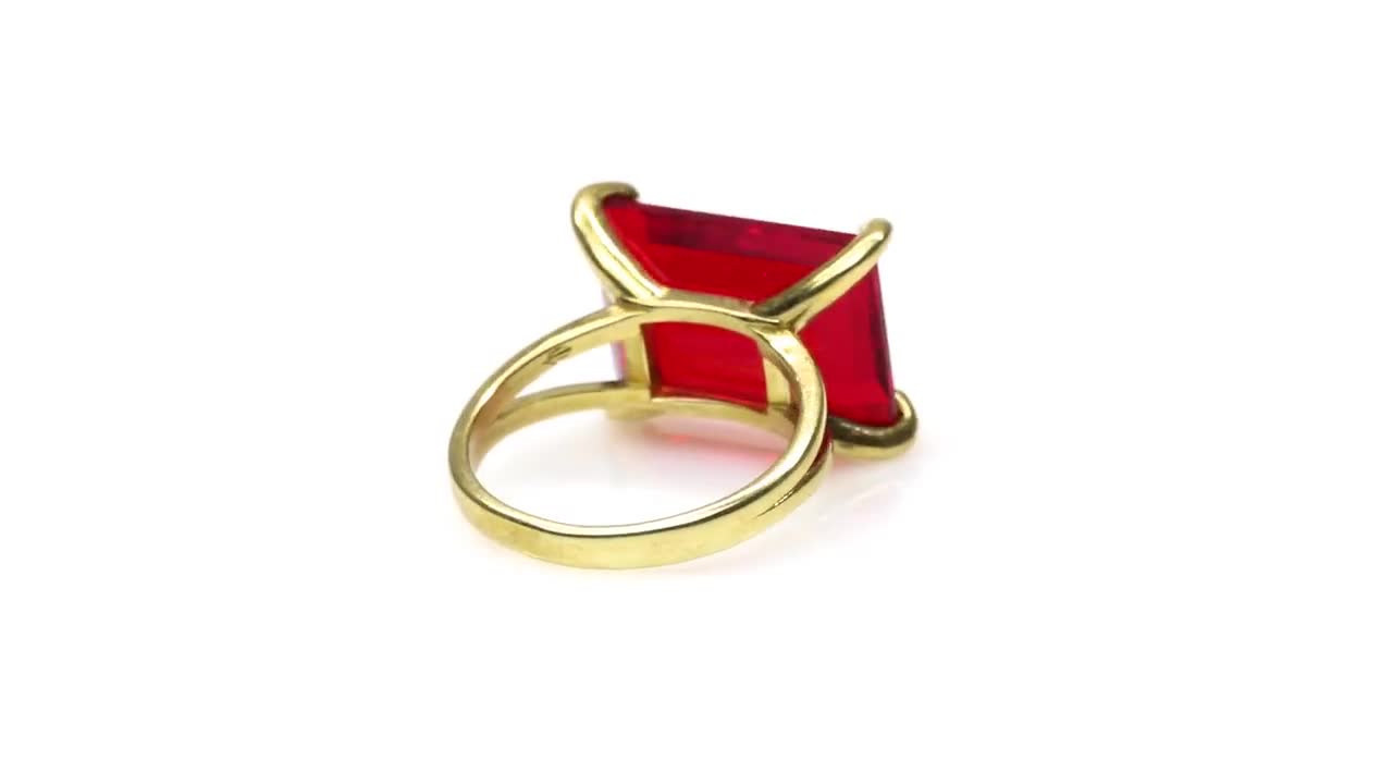 14k Juli-Dezember Gold Herz Rubin CZ Geburtsstein "MOM" Ring.