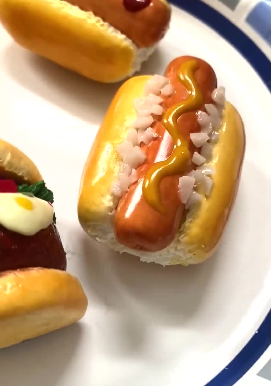 5x Maison de poupées miniature Hot Dog et Laitue dans un chignon avec ketchup 