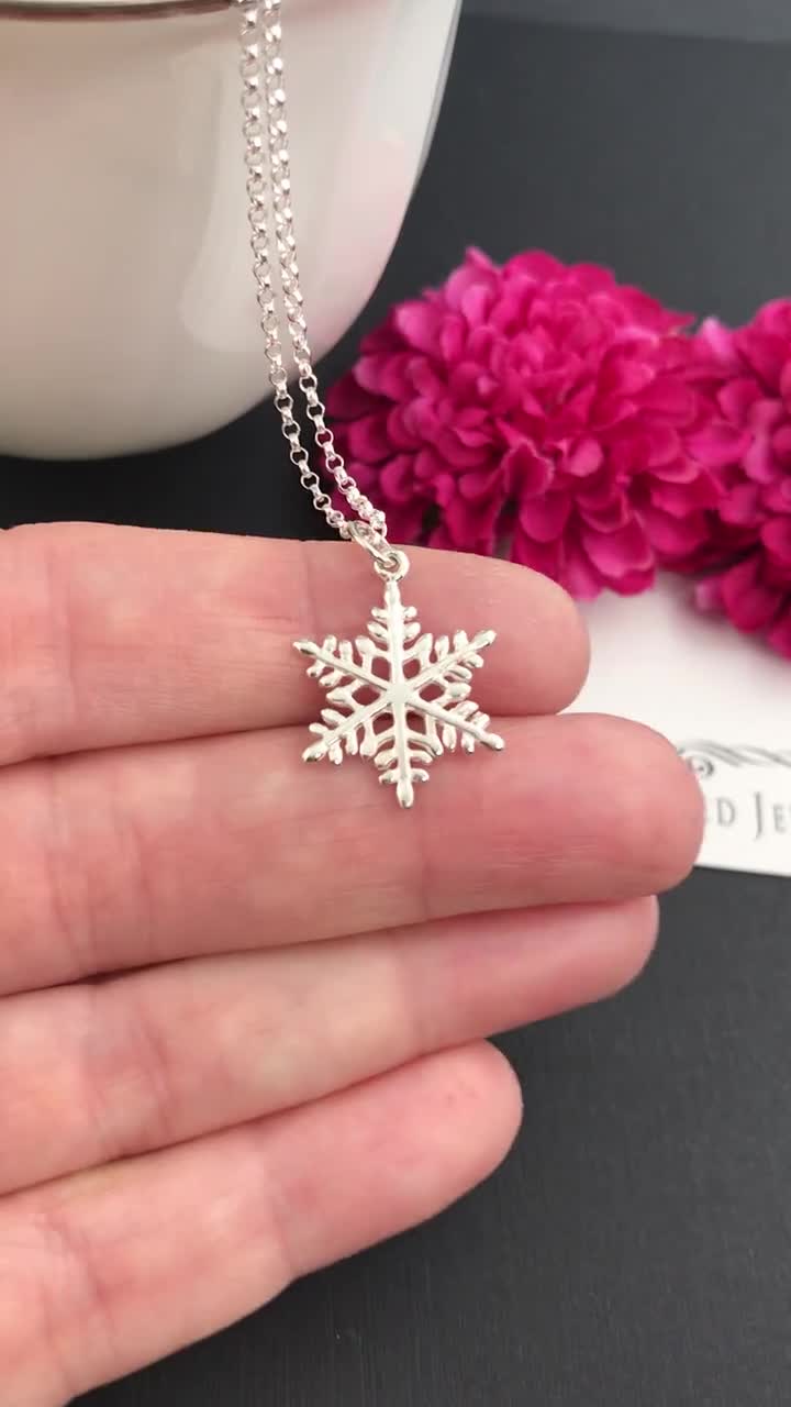 MANZHEN Winter Crystal Snowflake Pendant Necklace Holiday Festival Christmas Snowflake Necklace