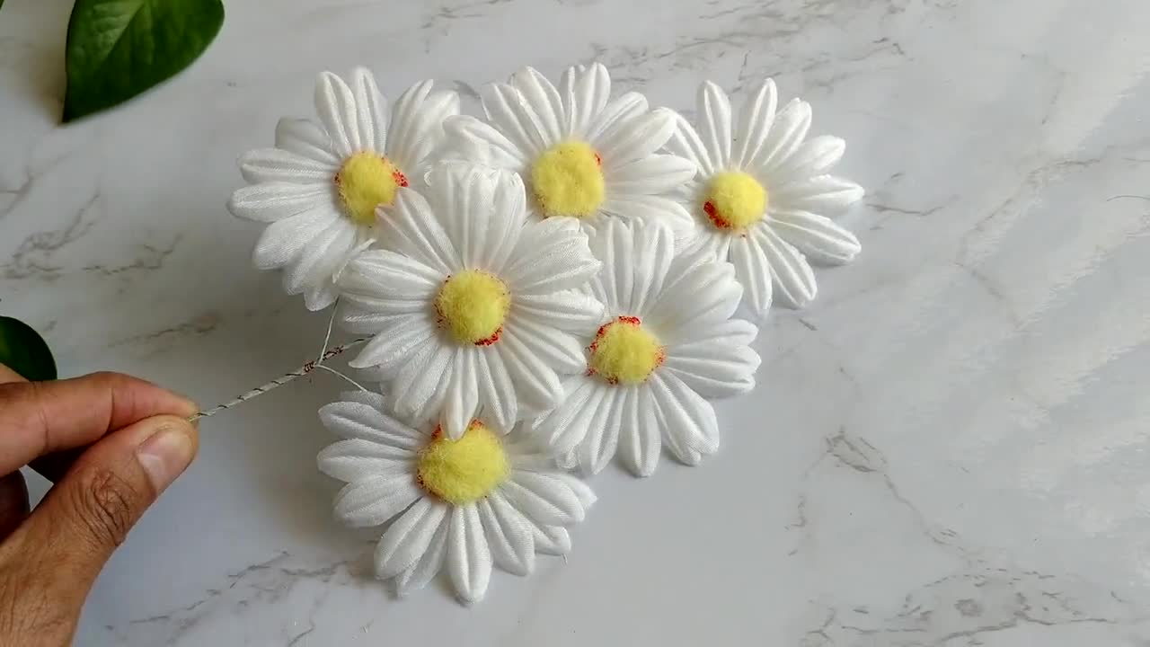 Vintage Millinery Flower Painted Daisy 2+" KR10 Yellow  So Pretty! 