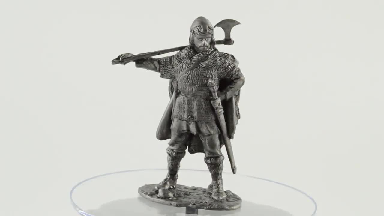 Tin toy soldiers 54mm miniature figurine metal sculpture Viking with axe 8th C 