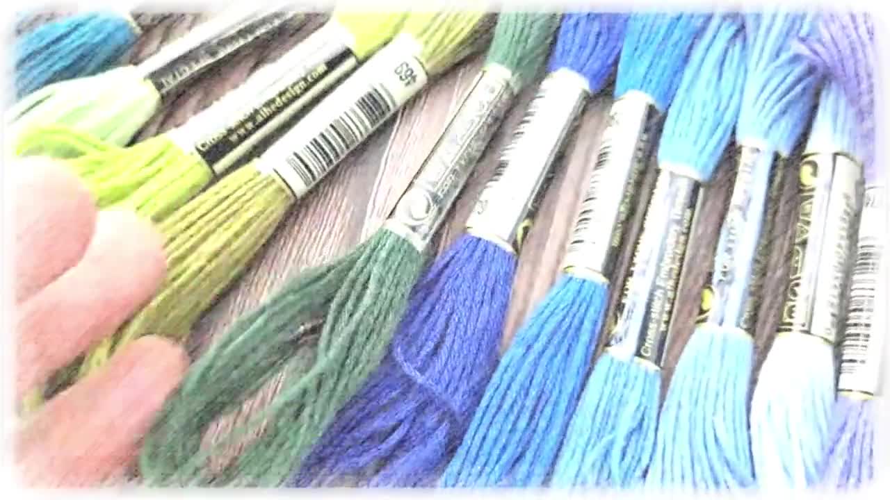 Maison de Poupées Miniature Kit de couture avec assortiment de laines et Threads 