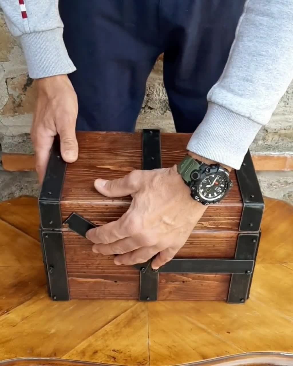 Scrigno con scomparto segreto realizzato interamente a mano in | Etsy Italia