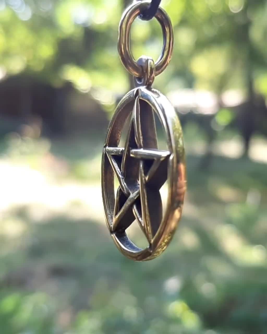 Pendentif en bronze avec cordon coton pentagramme 