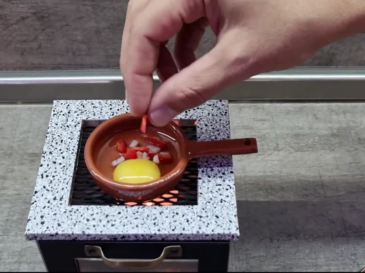 Miniatura Cucinare Pentole Casa delle Bambole fornisce stoviglie zuppa FORNELLO 1:12 Rosa 