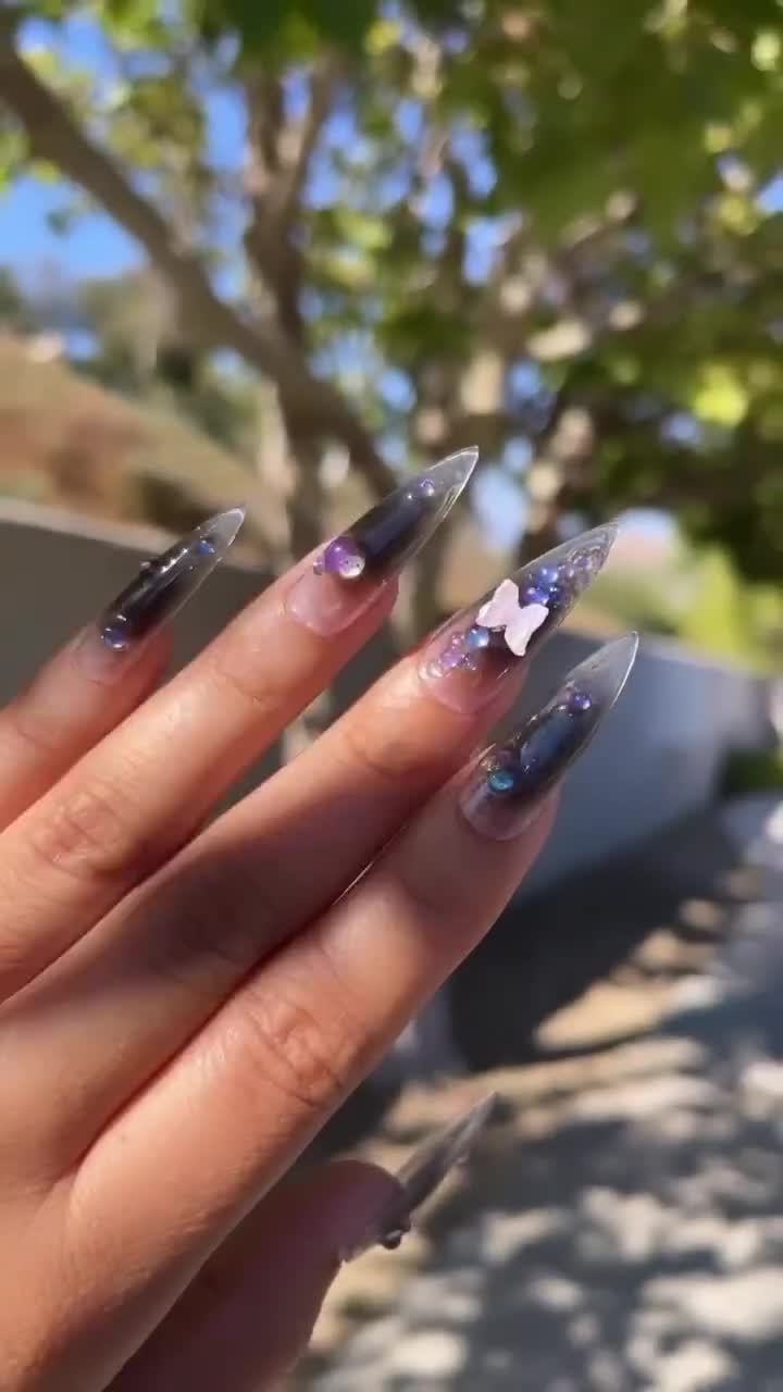 zendaya claw nails