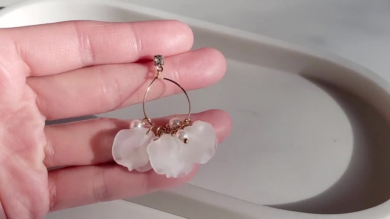 Lucite Flower Earrings White Wedding Earrings Chandelier Earrings